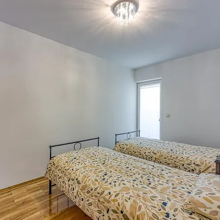 Perla With Terrace Apartment *