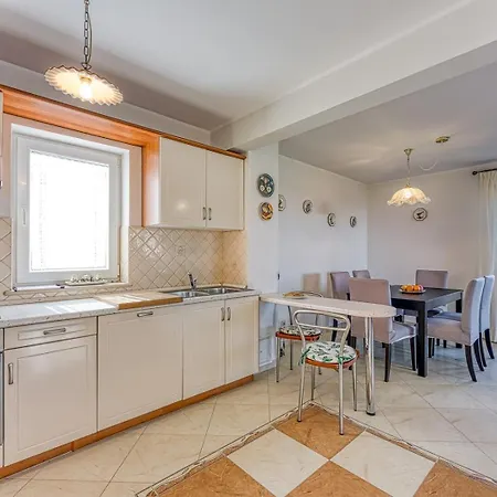 Perla With Terrace Apartment