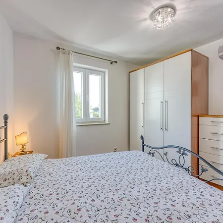 Perla With Terrace Apartment Porec