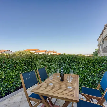 Perla With Terrace Apartment *