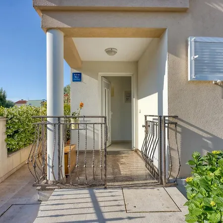 Perla With Terrace Apartment Porec